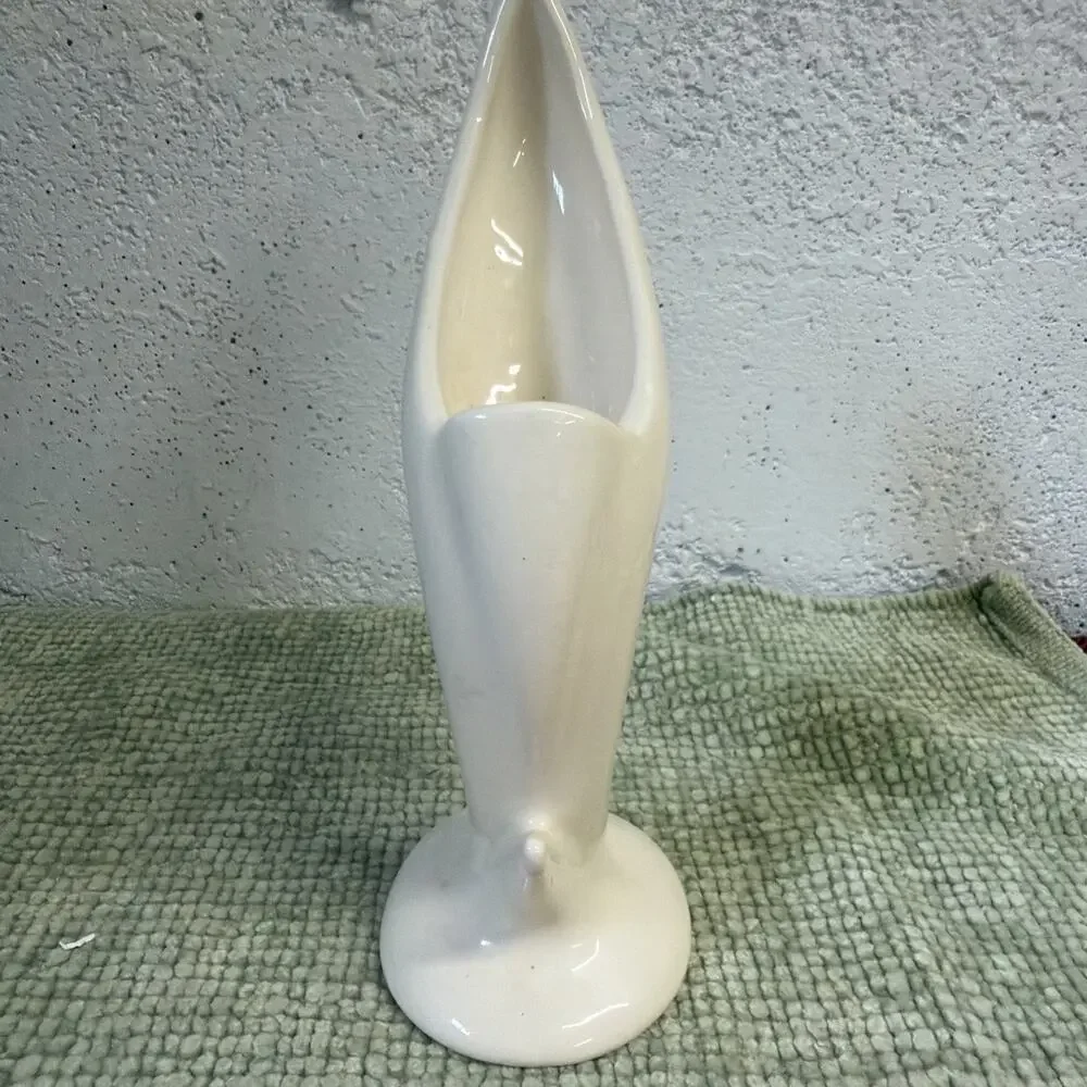 Vintage Ivory Pottery Bud Vase Mid Century Modern Abstract Sculptural 8 In 1980